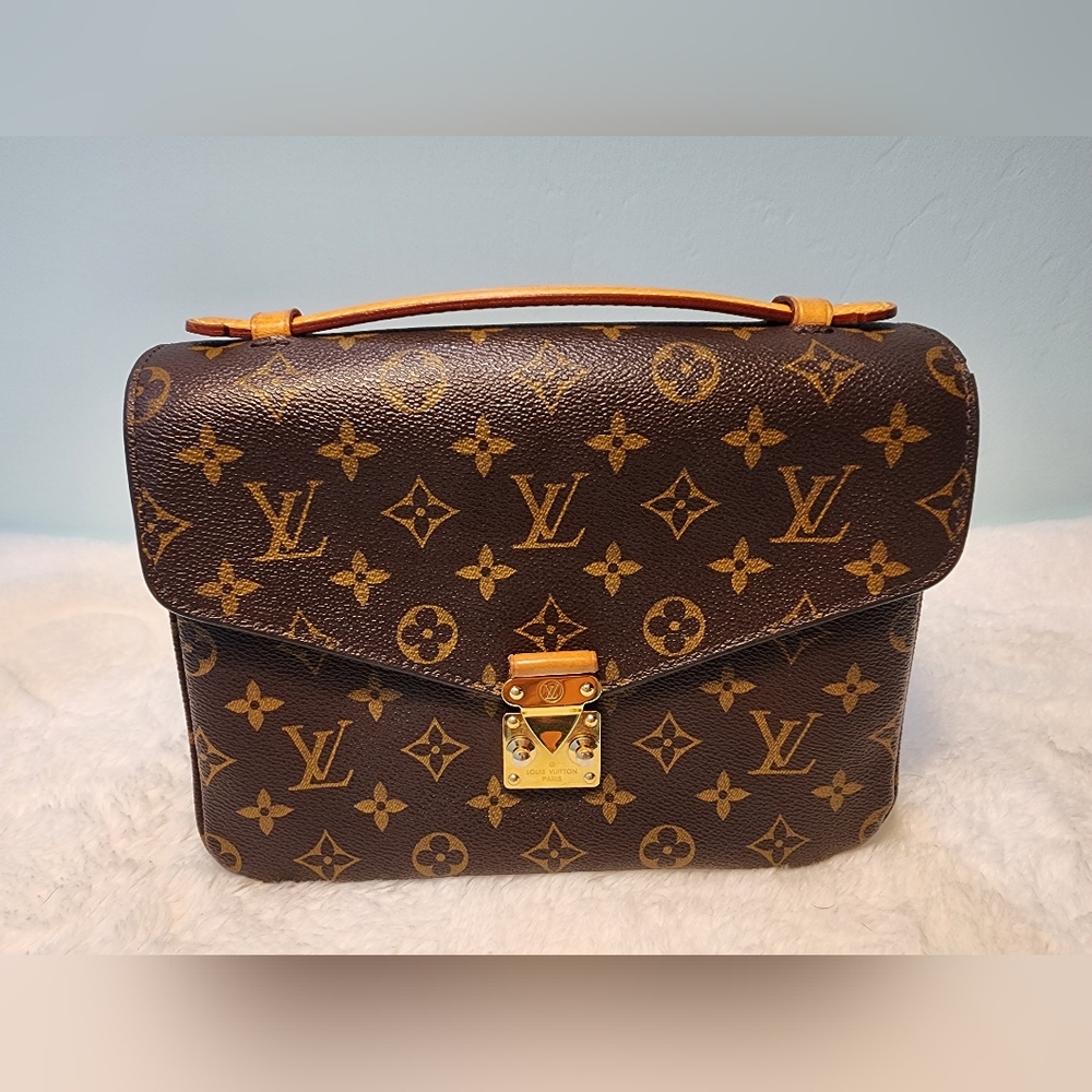 Louis Vuitton Pochette Metis Monogram  Brown Shoulder Bag